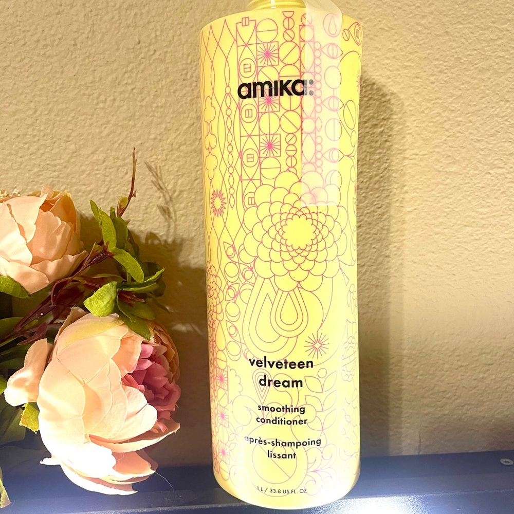 Amika Velveteen Dream smoothing Conditioner.Liter size 33.8fl oz. NEW/ Sealed!